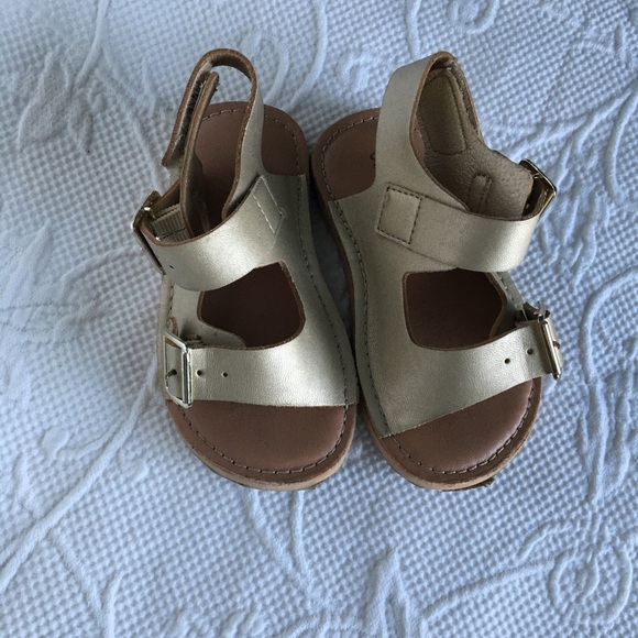 2 pairs toddler girls Velcro sandals size 7 - Picture 9 of 9